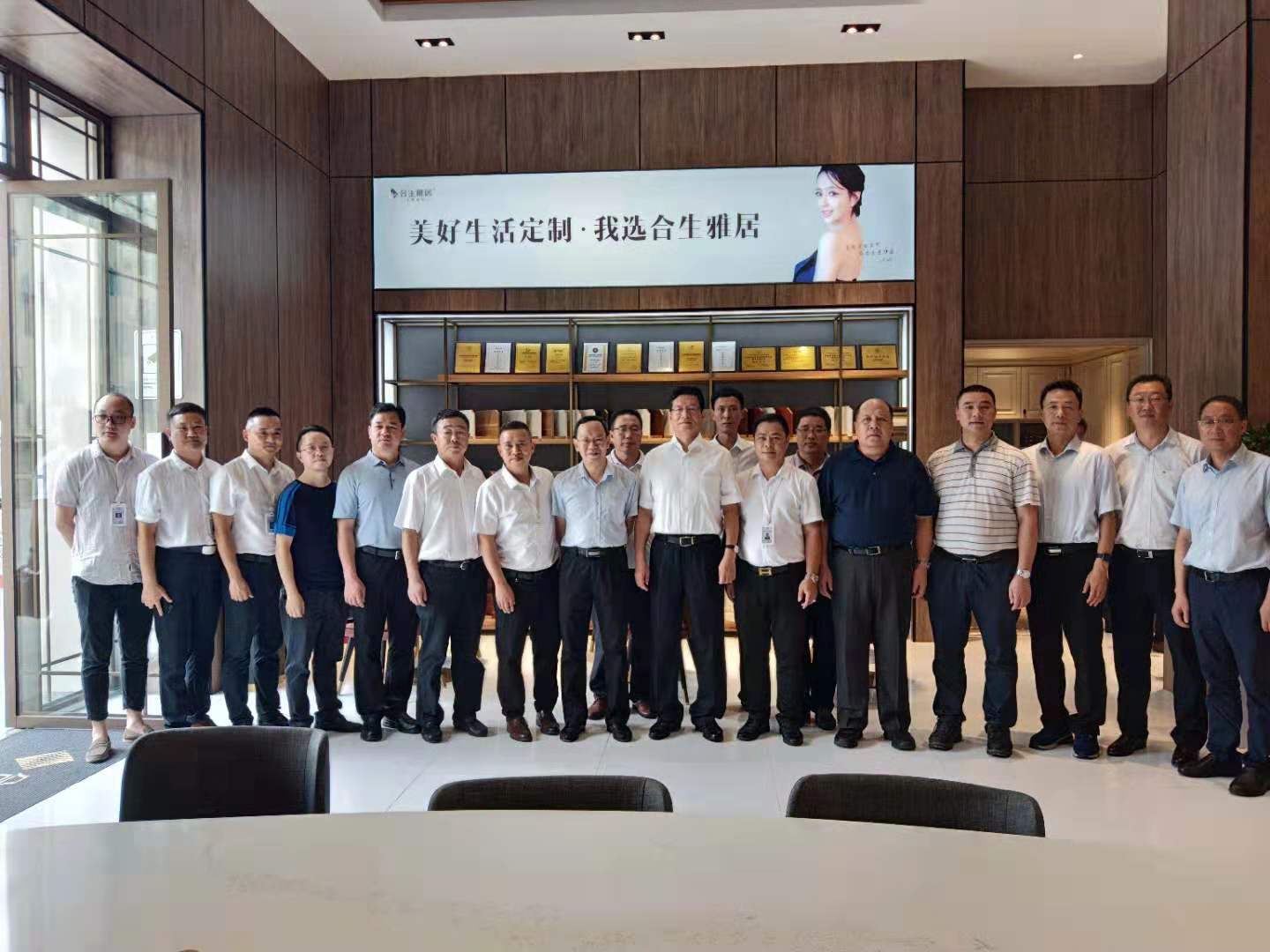 柳州市委市政府領導一行蒞臨雷竞技在线官方入口參觀指導