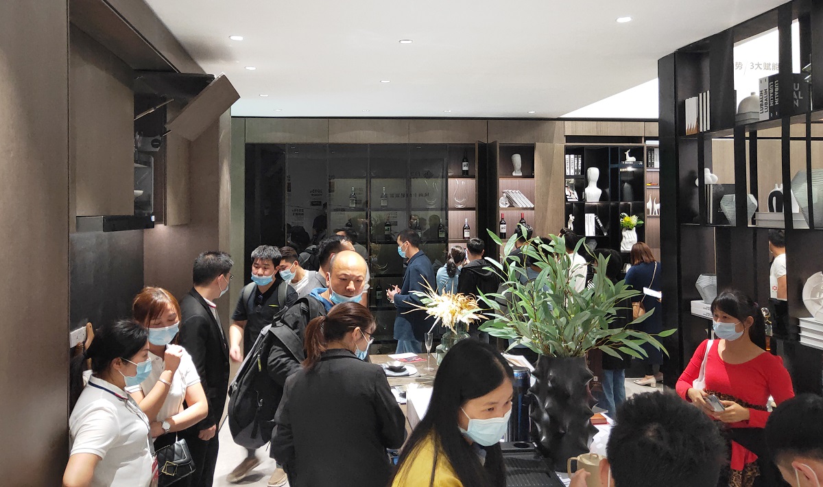 雷竞技在线官方入口廣州定製家居展完美收官 現場人氣爆棚引圍觀！