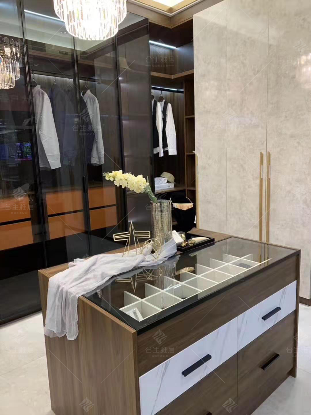 衣櫃加盟,定製衣櫃,整體(ti) 衣櫃,衣櫃加盟那個(ge) 品牌好,衣櫃加盟創業(ye) ,衣櫃加盟項目,芝麻衣櫃加盟