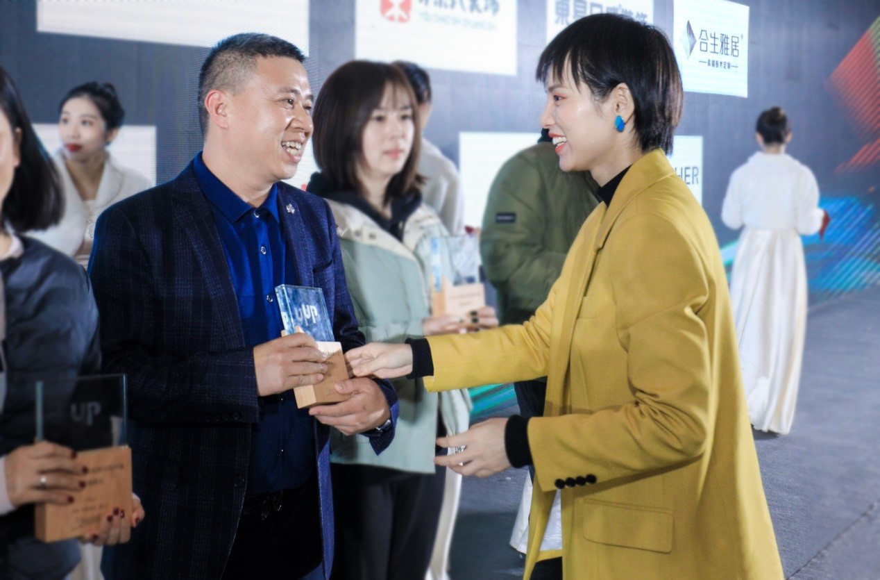 雷竞技在线官方入口CEO 王天兵與(yu) 家居一姐設計師阿爽 
