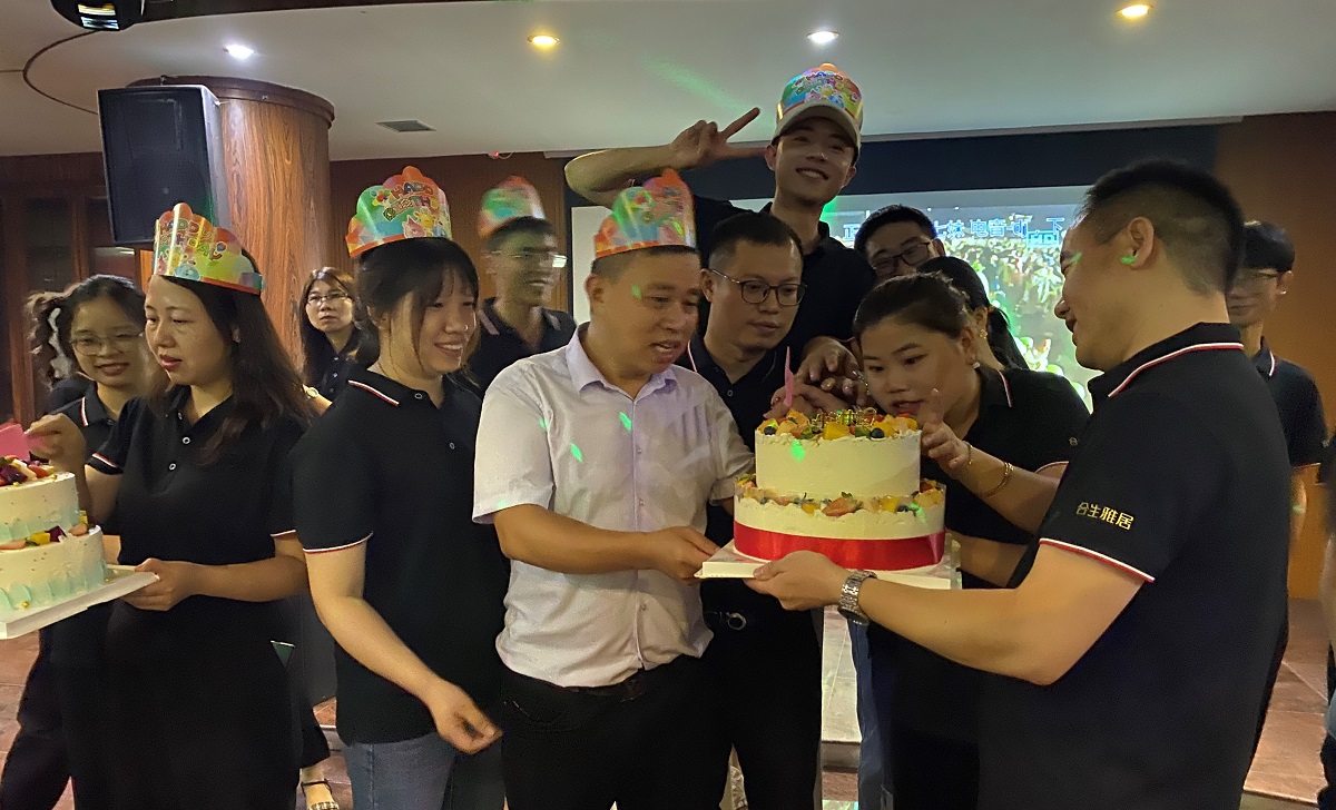 雷竞技在线官方入口員工生日會(hui) 
