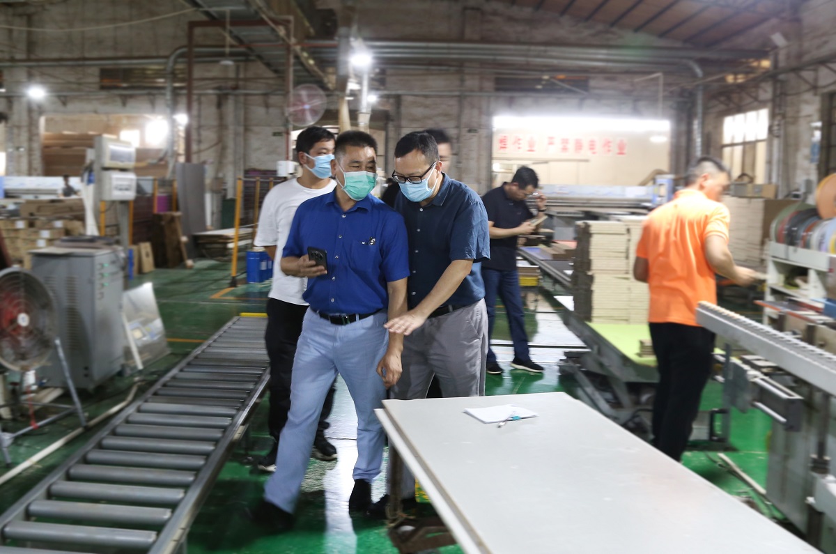 熱烈歡迎珠江實業(ye) 集團考察組蒞臨(lin) 雷竞技在线官方入口總部參觀指導