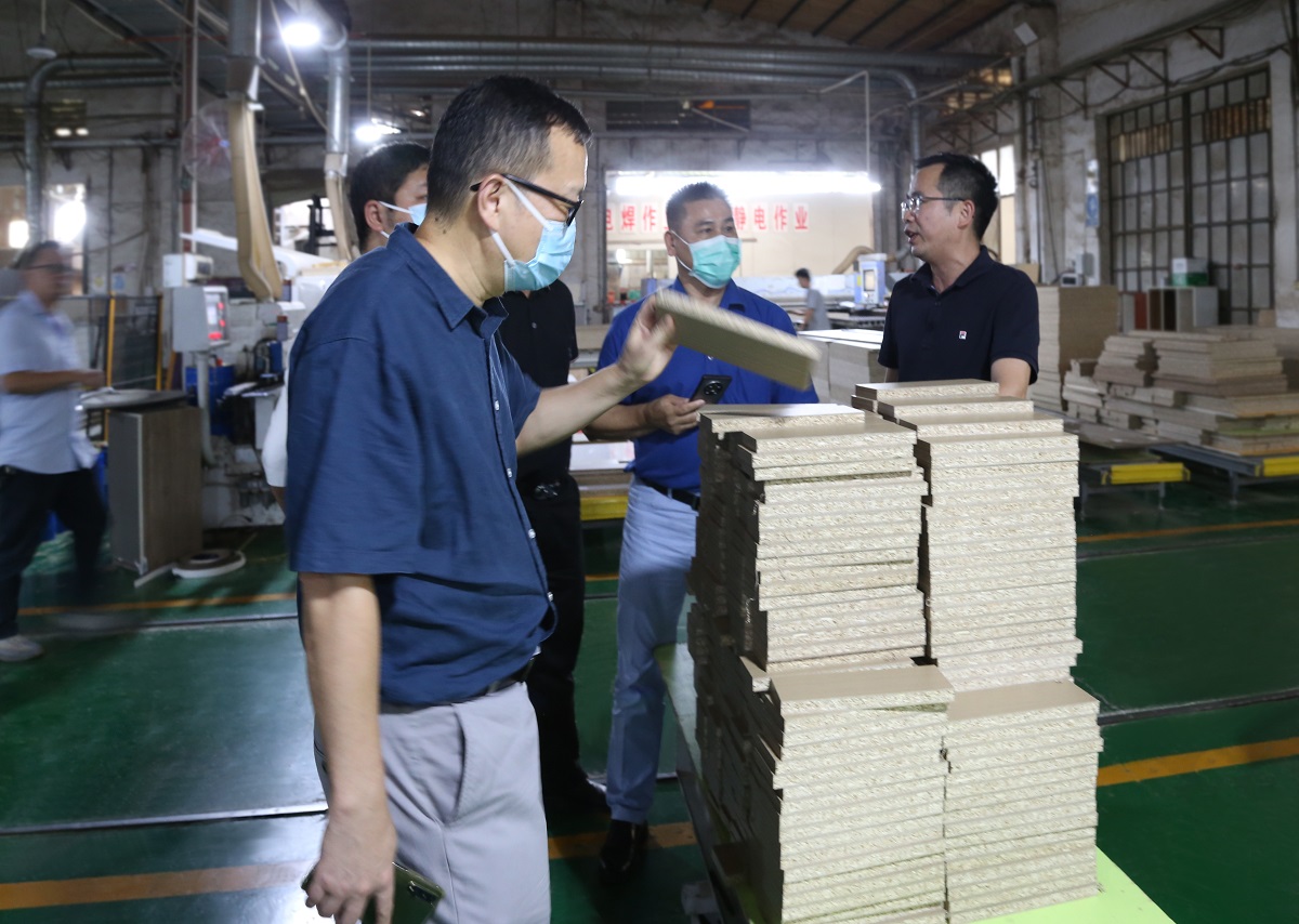 熱烈歡迎珠江實業(ye) 集團考察組蒞臨(lin) 雷竞技在线官方入口總部參觀指導