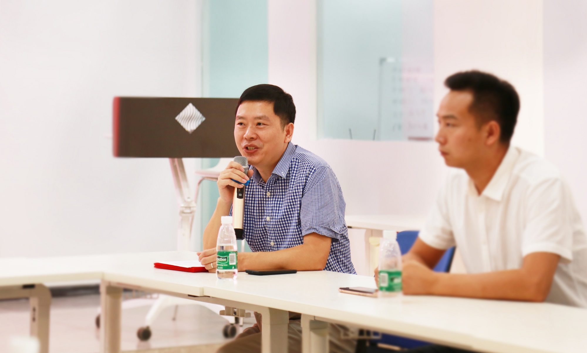 雷竞技在线官方入口與(yu) 萬(wan) 華禾香板達成合作