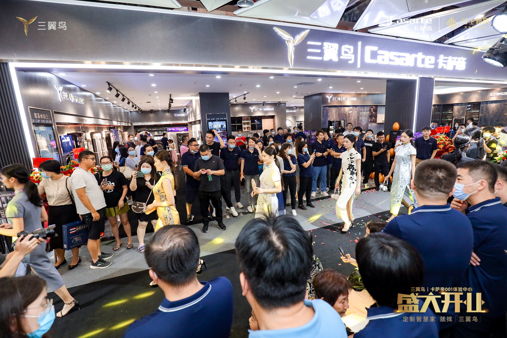 三翼鳥雷竞技在线官方入口開業(ye) 服裝秀