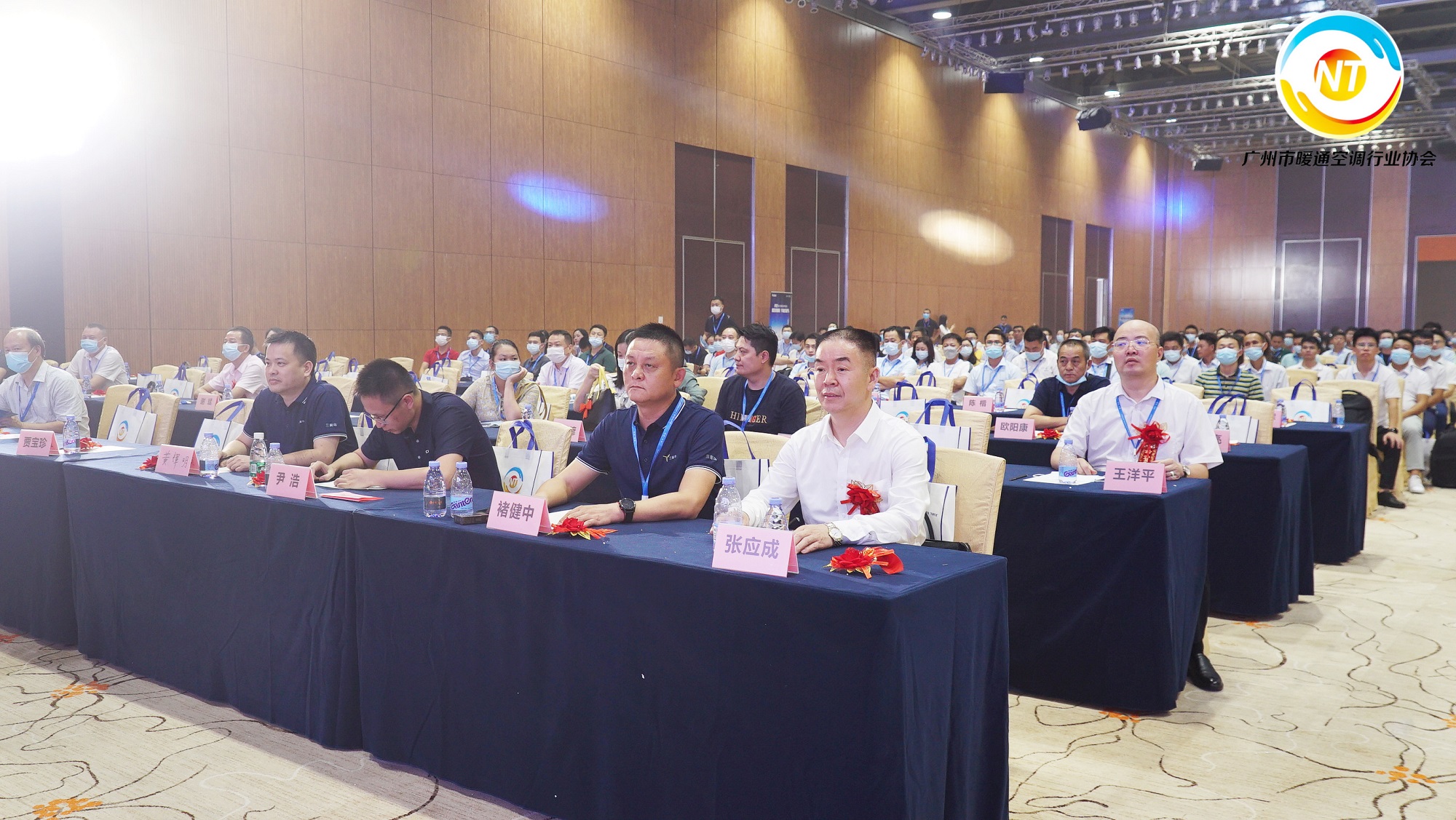 雷竞技在线官方入口受邀出席2021廣州市暖通空調行業(ye) 協會(hui) 五周年慶暨行業(ye) 發展峰會(hui) 
