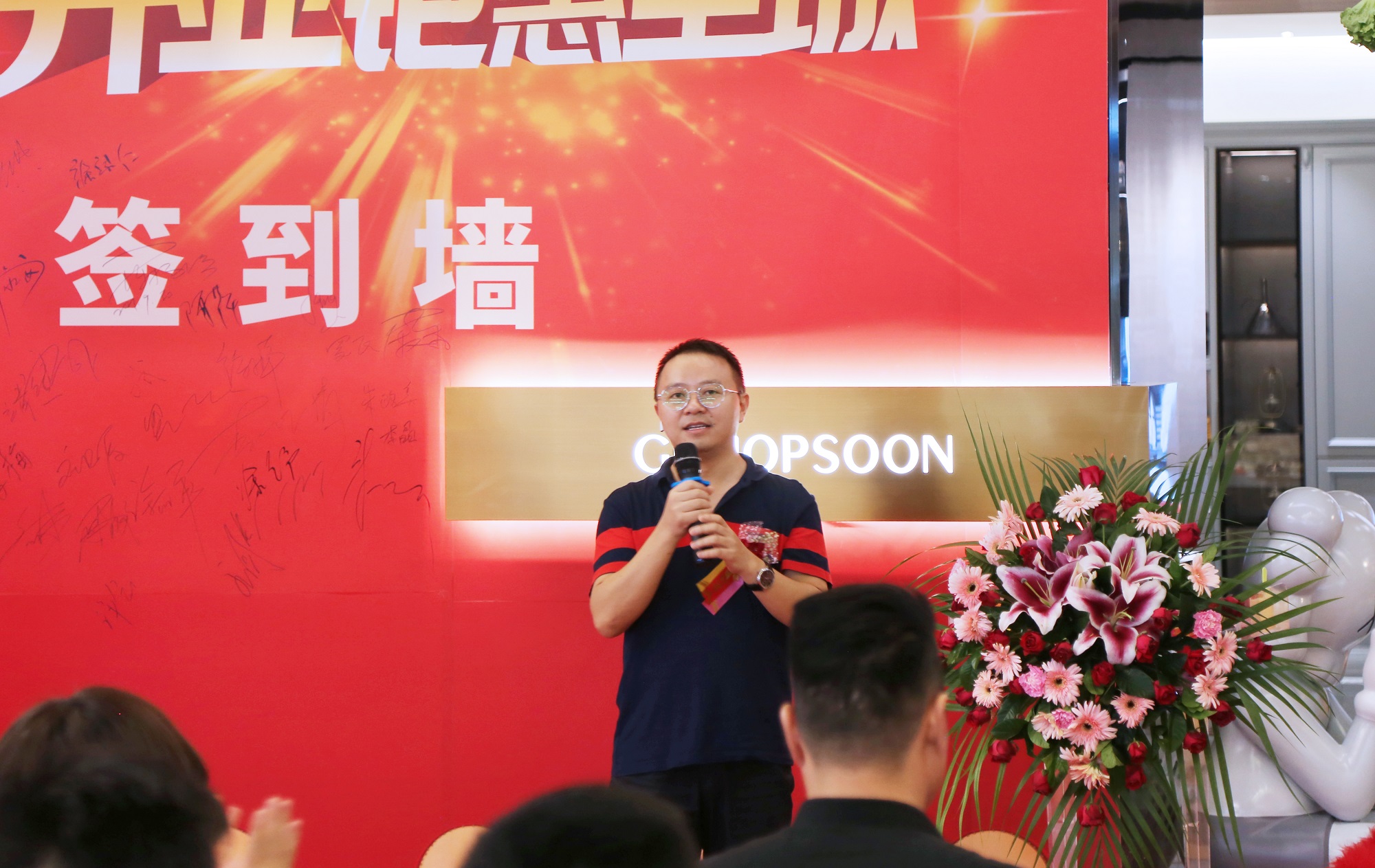 雷竞技在线官方入口董事總經理塗麗(li) 軍(jun) 