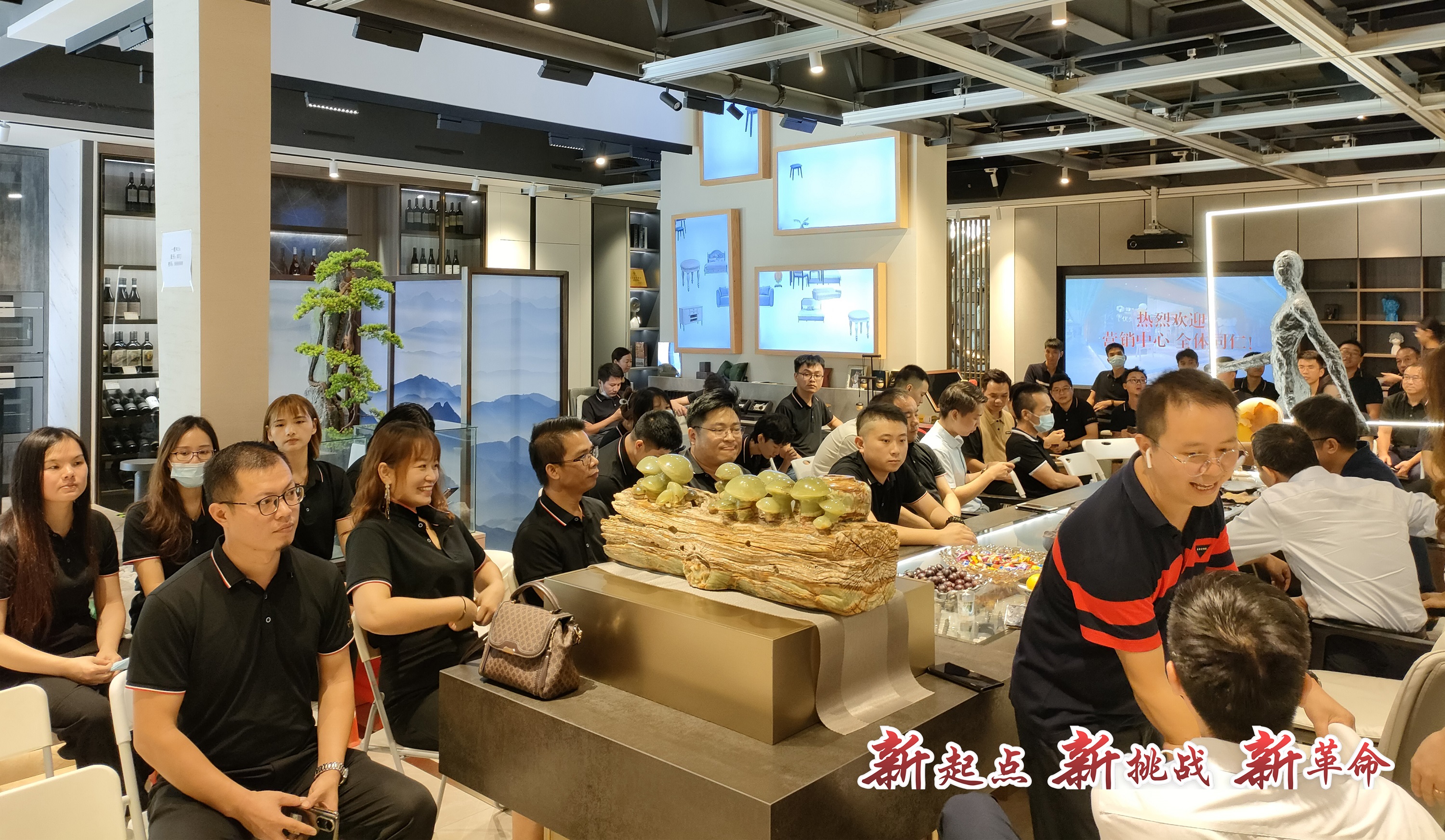雷竞技在线官方入口營銷中心喬(qiao) 遷新址 新起點 新挑戰 新革命