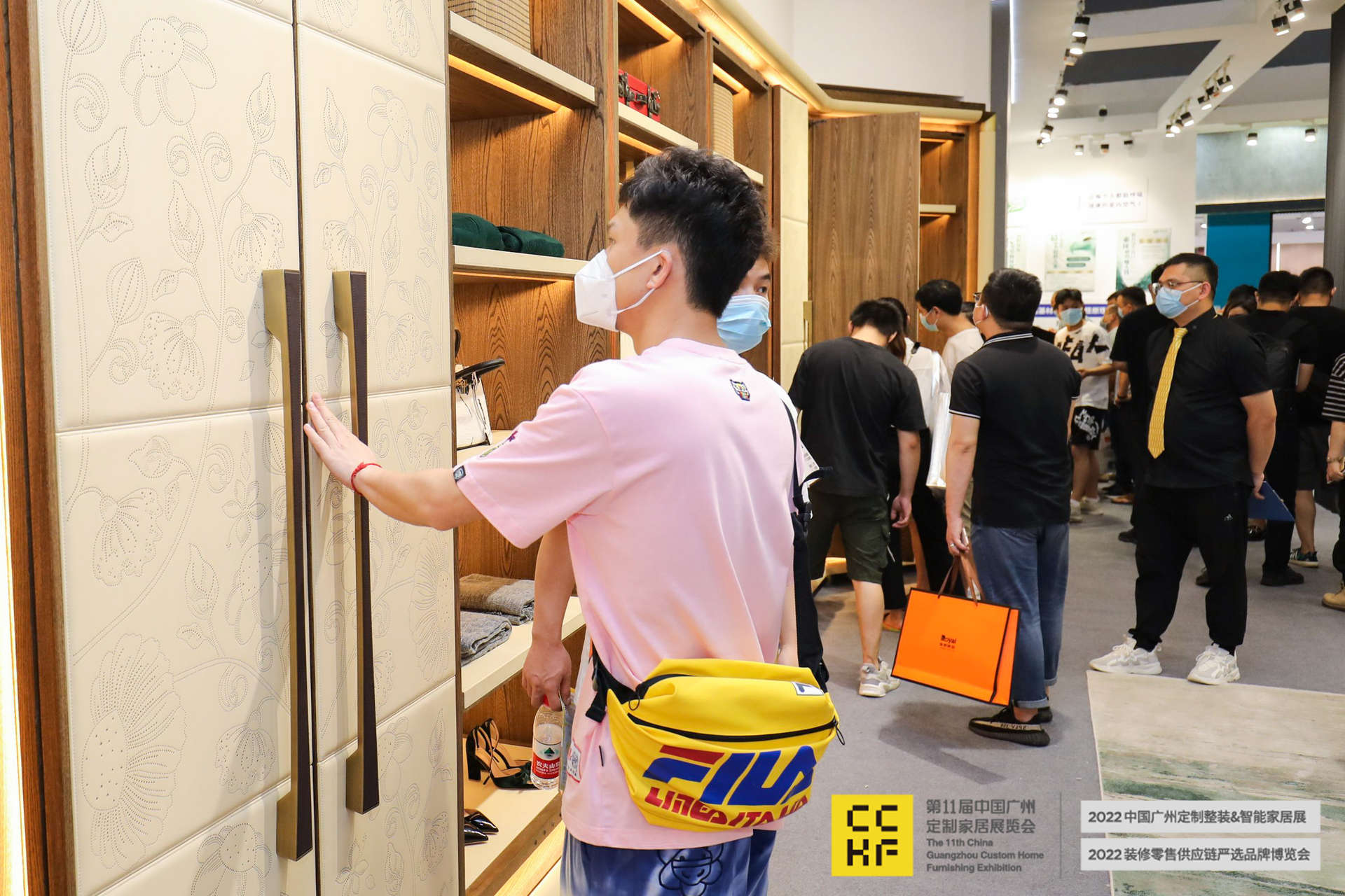 雷竞技在线官方入口木皮整裝強勢出圈第11屆定製家居展,“小整裝·大定製”一站式搞定 雷竞技在线官方入口木皮整裝強勢出圈第11屆定製家居展,“小整裝·大定製”一站式搞定