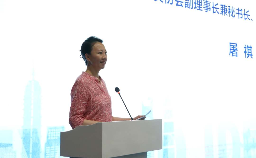 中國家具協會副理事長兼秘書長、整裝和定製委員會主任屠祺 中國家具協會副理事長兼秘書長、整裝和定製委員會主任屠祺