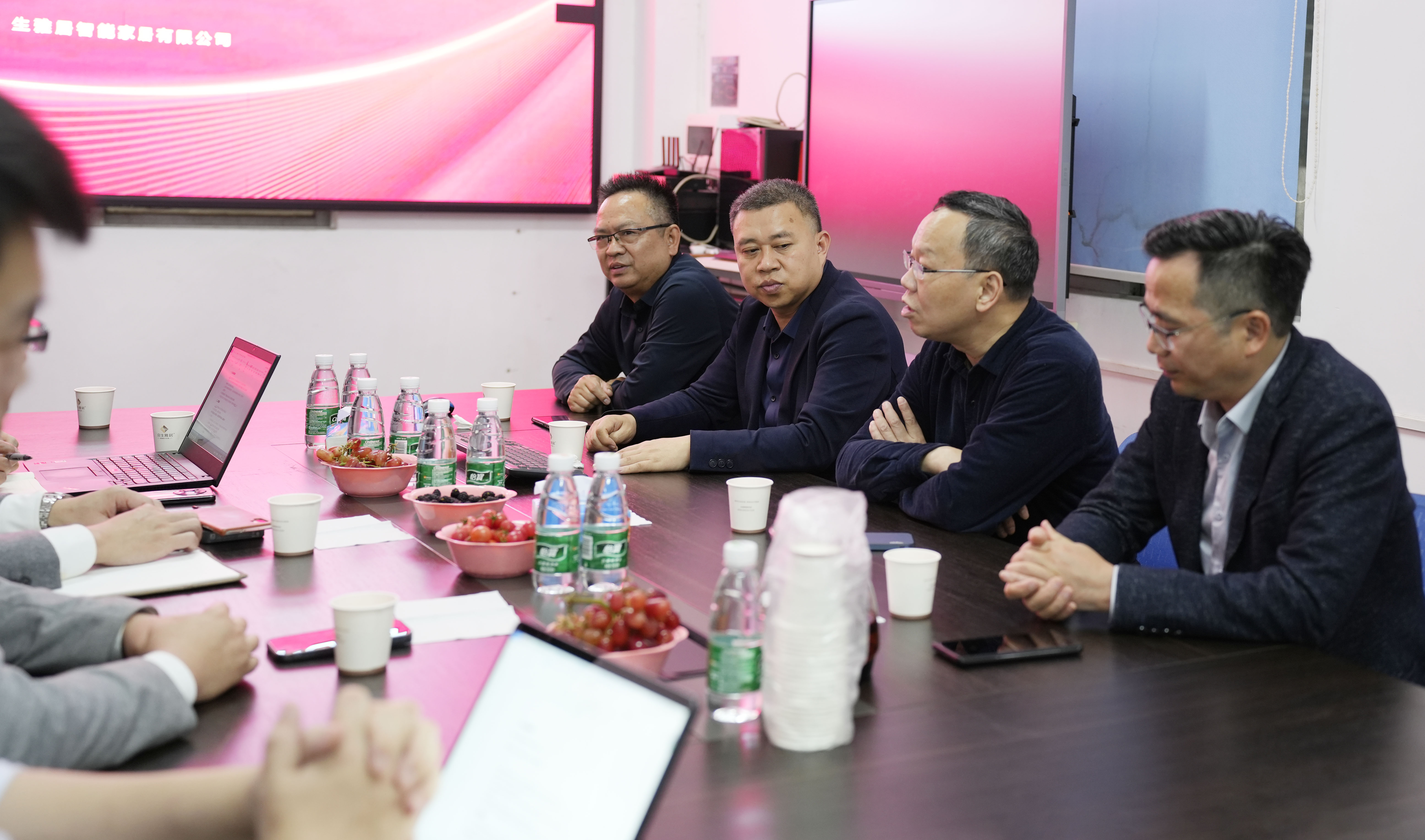 熱烈歡迎金地物業(ye) 考察組蒞臨(lin) 雷竞技在线官方入口總部參觀指導