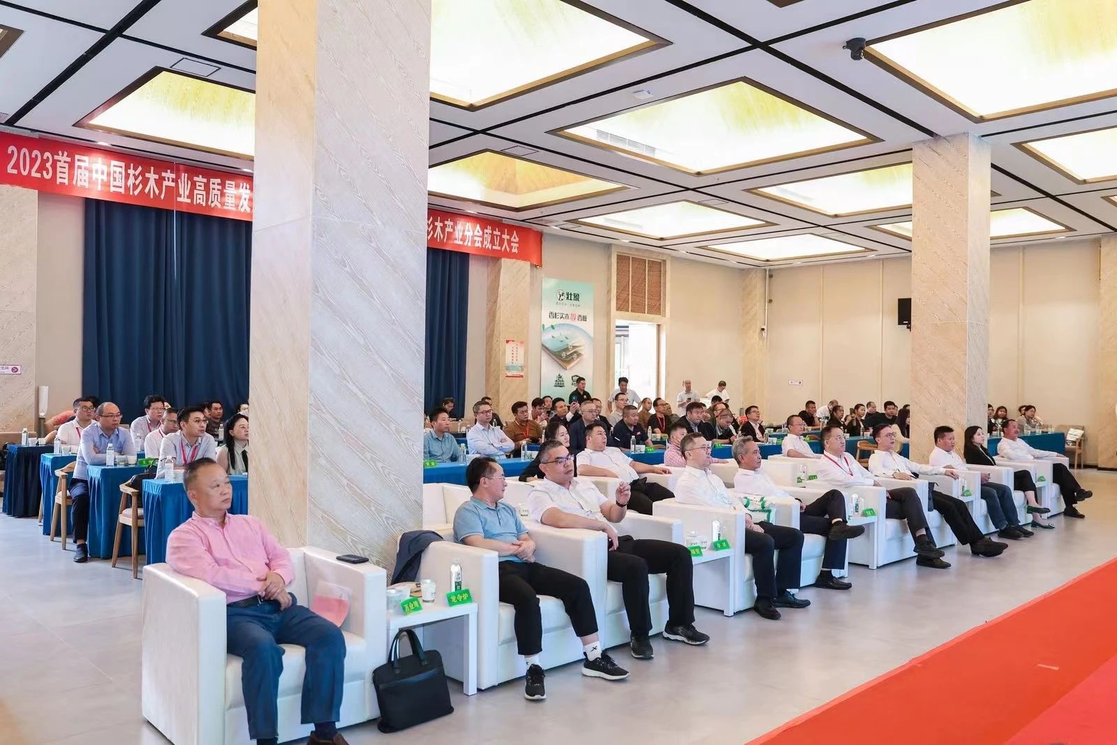 雷竞技在线官方入口高端板木定製當選中國香杉木專(zhuan) 委會(hui) 輪值會(hui) 長單位