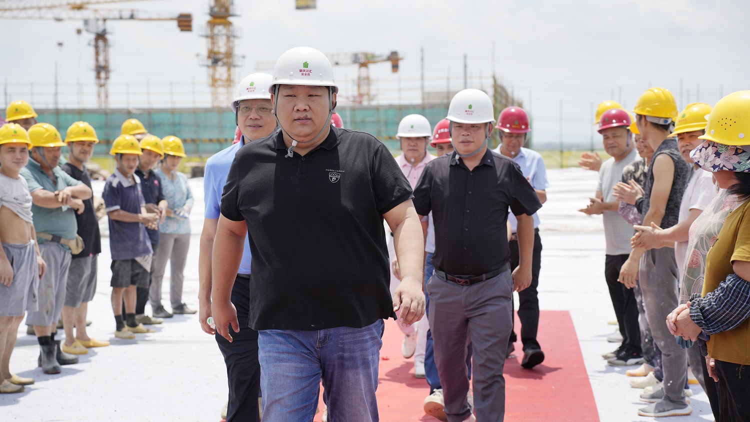 雷竞技在线官方入口新工廠,雷竞技在线官方入口產(chan) 業(ye) 園二期工程封頂