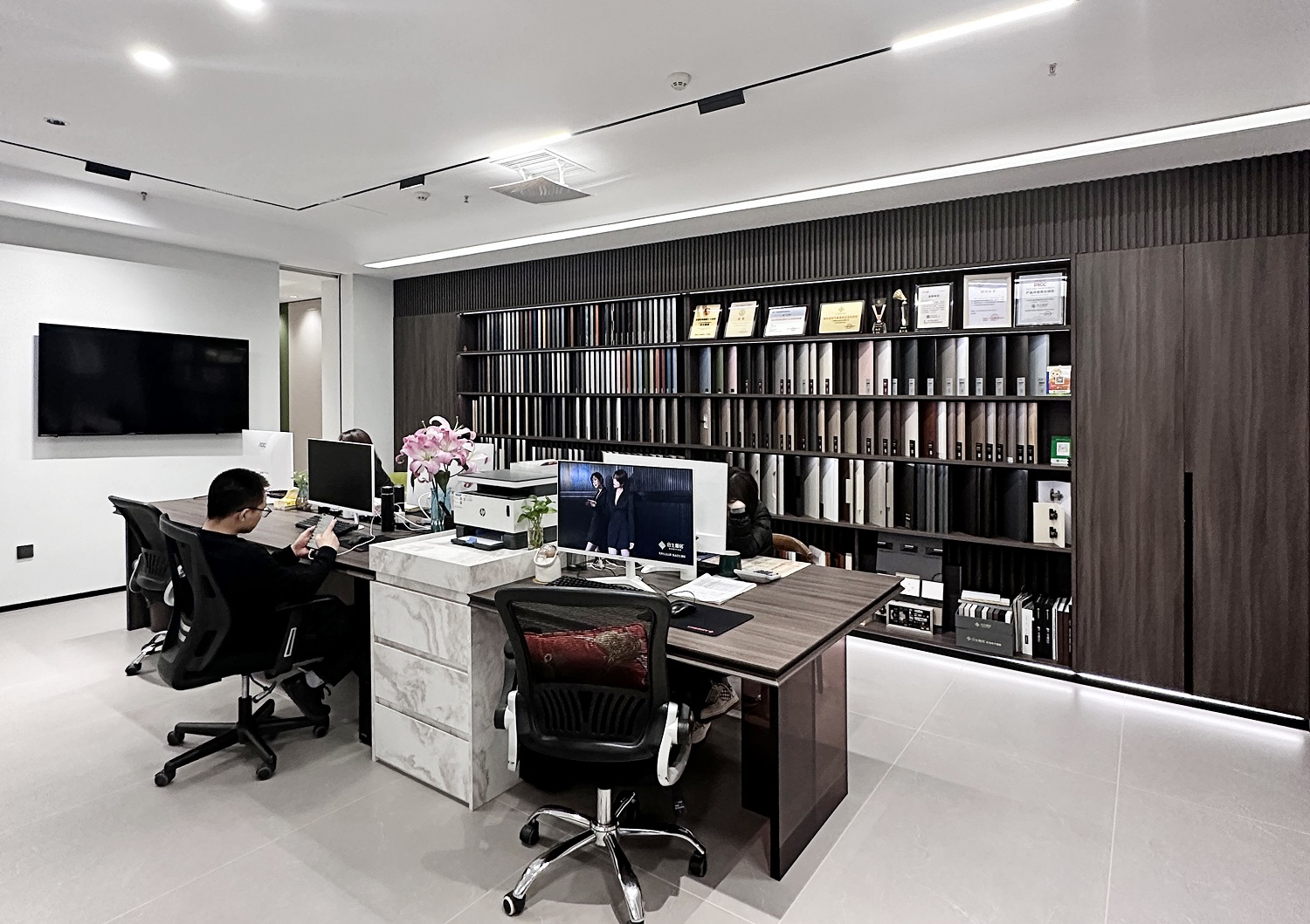 雷竞技在线官方入口濟南店：以定製綻放個(ge) 性之美，讓藝術走進每一個(ge) 家庭,雷竞技在线官方入口濟南店