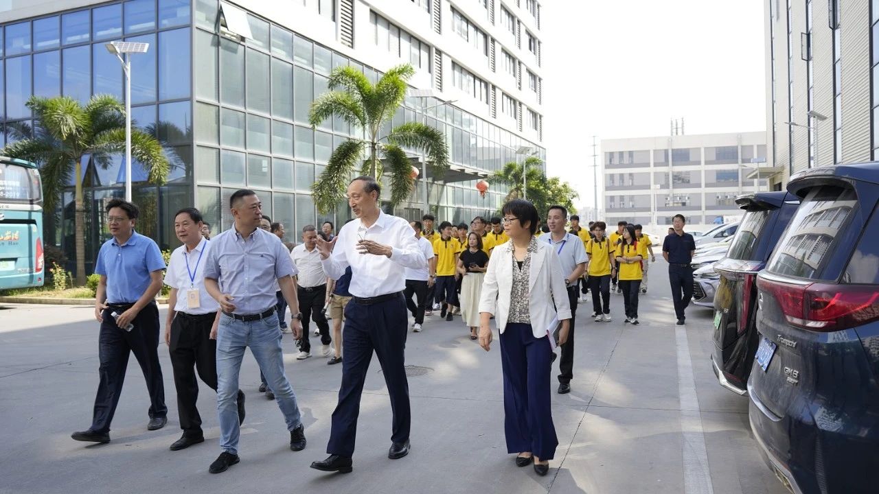 校企融合 產(chan) 學雙贏 雷竞技在线官方入口與(yu) 廣東(dong) 工商職業(ye) 技術大學共築產(chan) 業(ye) 工匠學院