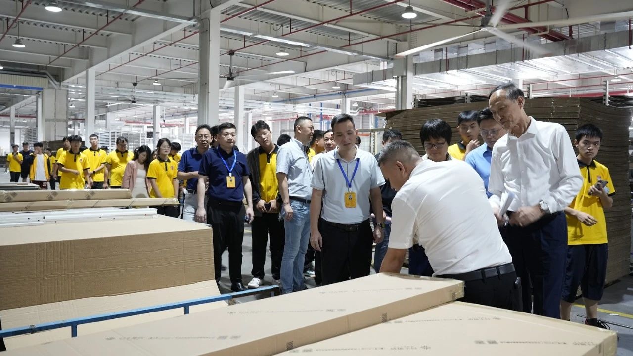 校企融合 產(chan) 學雙贏 雷竞技在线官方入口與(yu) 廣東(dong) 工商職業(ye) 技術大學共築產(chan) 業(ye) 工匠學院