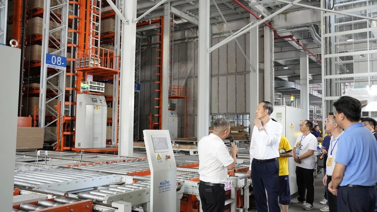 校企融合 產(chan) 學雙贏 雷竞技在线官方入口與(yu) 廣東(dong) 工商職業(ye) 技術大學共築產(chan) 業(ye) 工匠學院