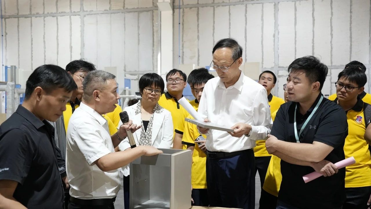 校企融合 產(chan) 學雙贏 雷竞技在线官方入口與(yu) 廣東(dong) 工商職業(ye) 技術大學共築產(chan) 業(ye) 工匠學院