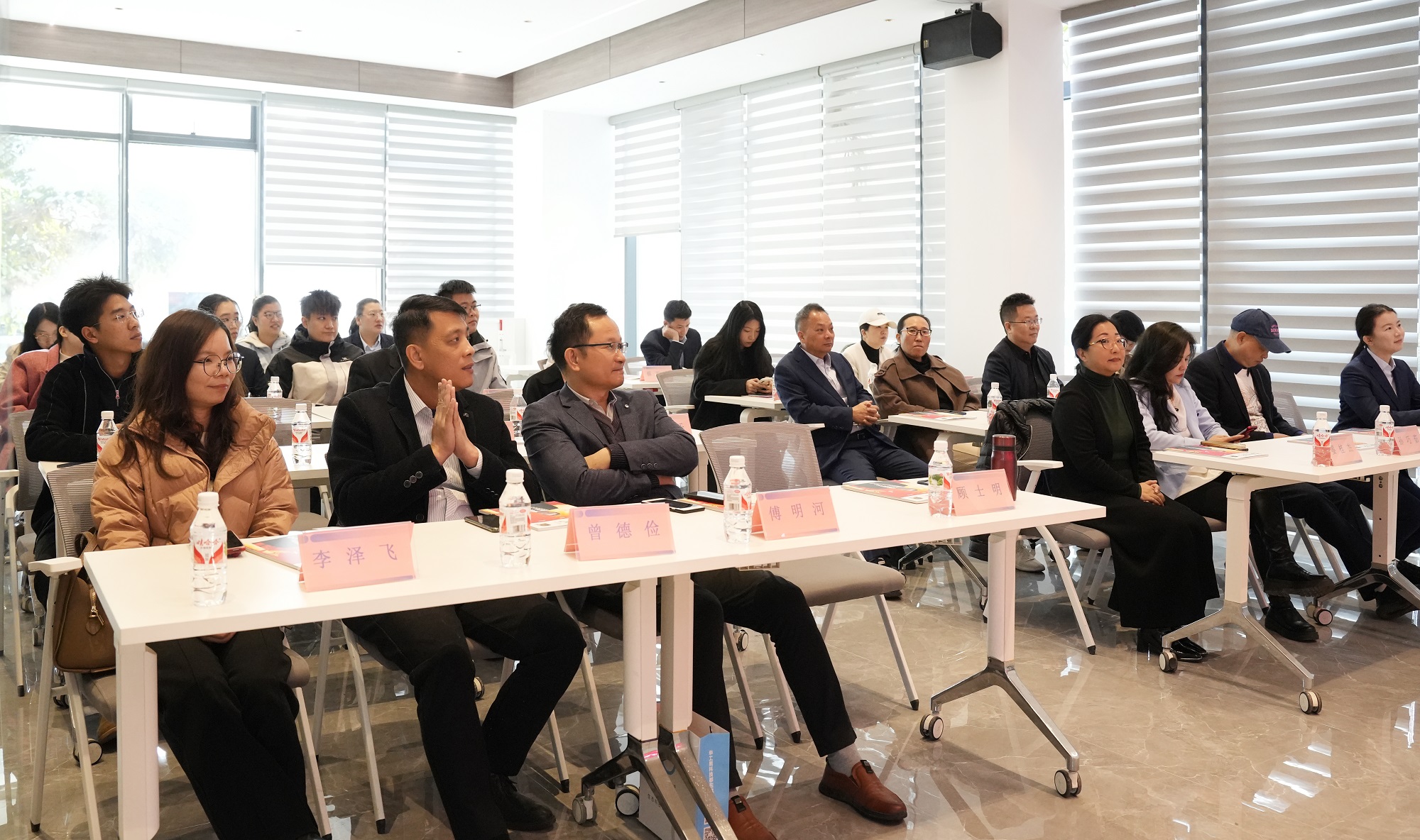 雷竞技在线官方入口出席廣東(dong) 省室內(nei) 環境衛生行業(ye) 協會(hui) 早餐會(hui) ，共話健康家居新未來