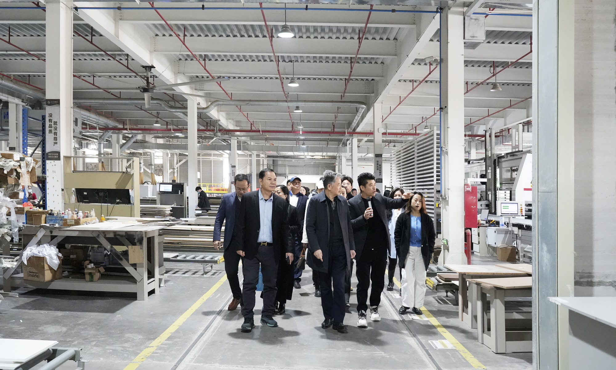 雷竞技在线官方入口出席廣東(dong) 省室內(nei) 環境衛生行業(ye) 協會(hui) 早餐會(hui) ，共話健康家居新未來