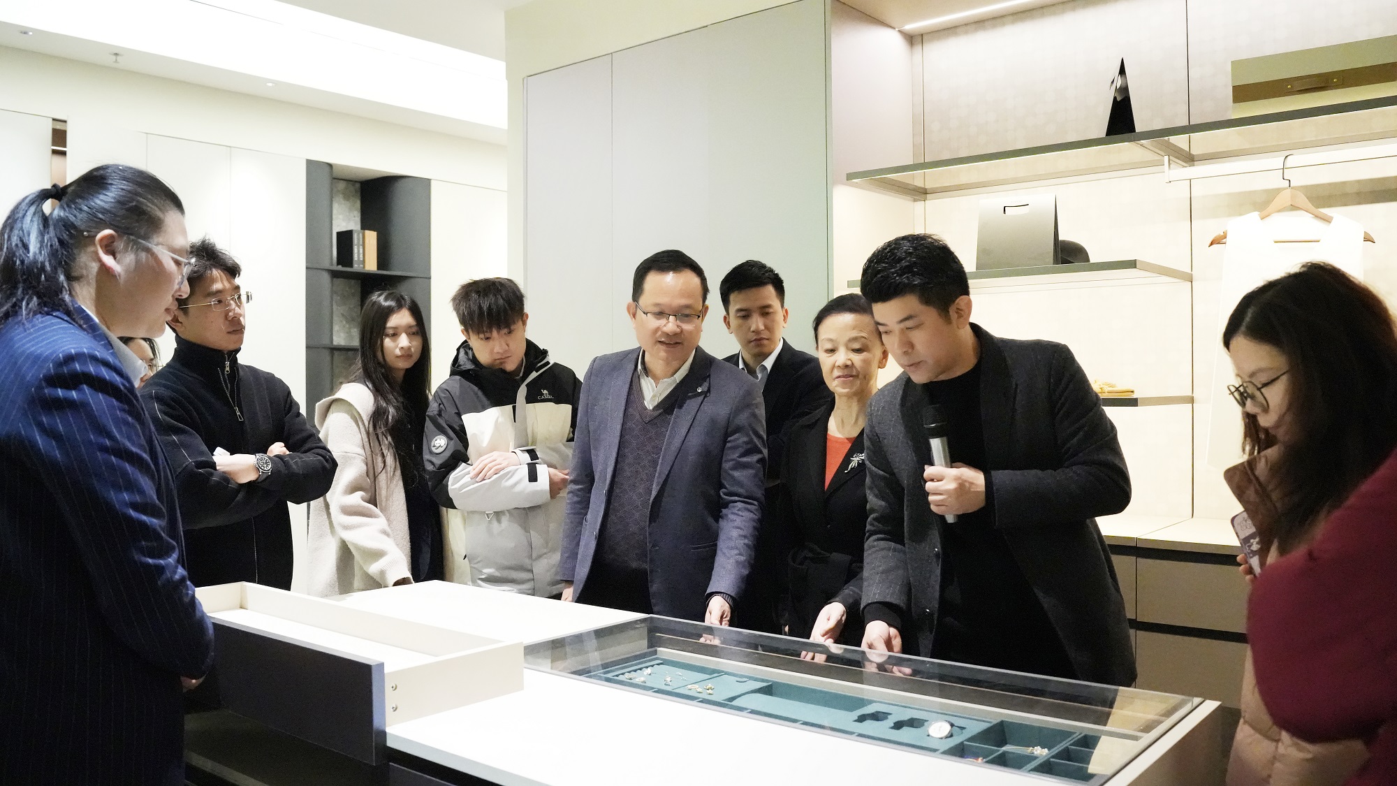 雷竞技在线官方入口出席廣東(dong) 省室內(nei) 環境衛生行業(ye) 協會(hui) 早餐會(hui) ，共話健康家居新未來