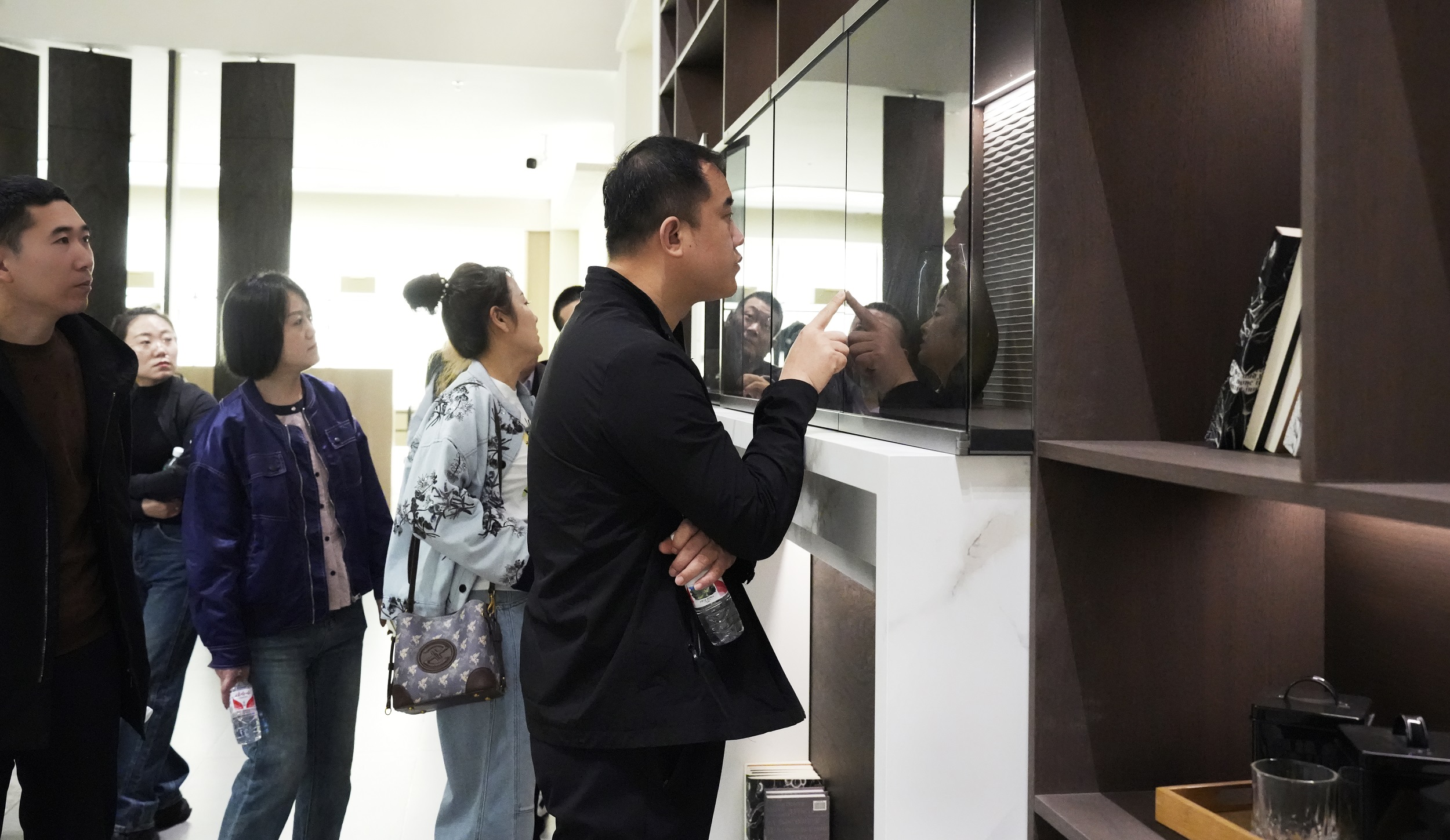 太原市家居產(chan) 業(ye) 協會(hui) 赴雷竞技在线官方入口交流學習(xi) ，共探家居行業(ye) 新發展