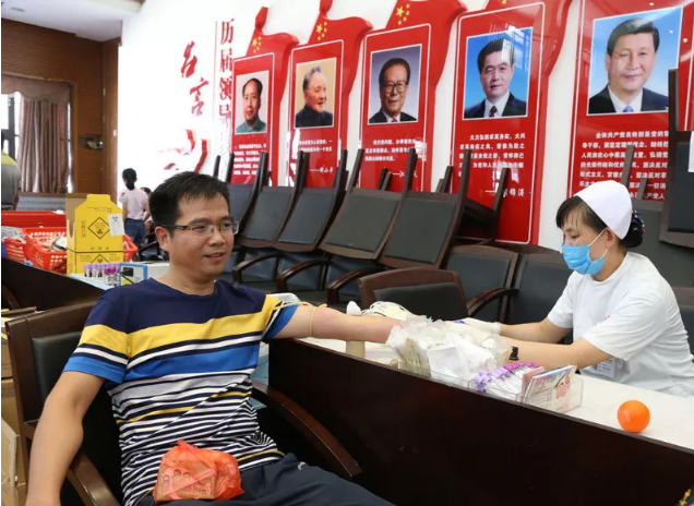 雷竞技在线官方入口聯合創始人董事副總經理雷華明先生以身作則為表率