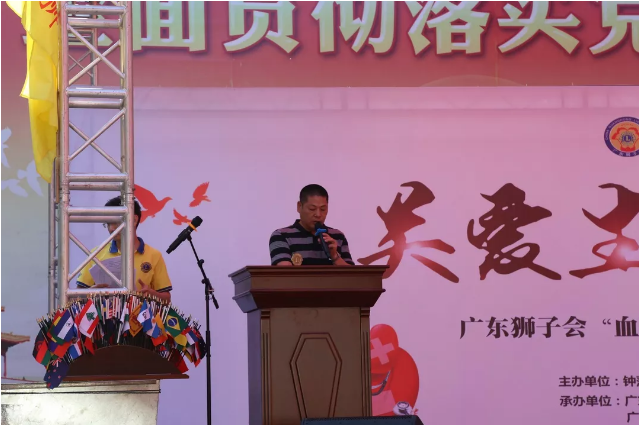 白雲區鍾落潭鎮黨委委員副鎮長許焯波先生上台致詞